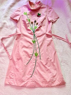 Vintage Pink Mini Dress with Green Floral Embroidery Matthews brand